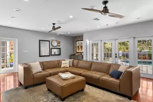 10402 Oakbrook Dr, Tampa, FL 33618 - Photo 28