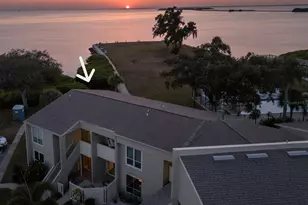 656 Windrush Bay Dr, Tarpon Springs, FL 34689 - Photo 1