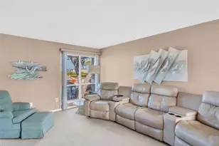 656 Windrush Bay Dr, Tarpon Springs, FL 34689 - Photo 10