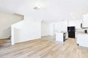 710 Barclay Wood Dr, Ruskin, FL 33570 - Photo 2