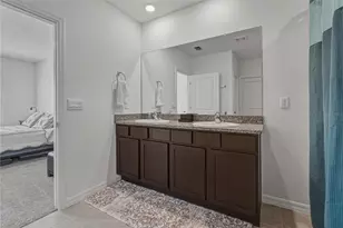 2741 Gardiner Ln, Zephyrhills, FL 33541 - Photo 26