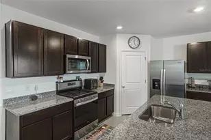 2741 Gardiner Ln, Zephyrhills, FL 33541 - Photo 14