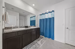 2741 Gardiner Ln, Zephyrhills, FL 33541 - Photo 24