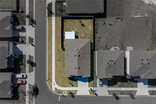 2741 Gardiner Ln, Zephyrhills, FL 33541 - Photo 4