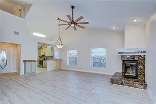 8756 Hampden Dr, Tampa, FL 33626 - Photo 4