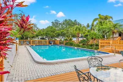 1671 Watermark Circle NE, Saint Petersburg, FL 33702 - Photo 2