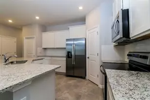 31209 Mango Fade Wy, San Antonio, FL 33576 - Photo 4