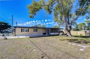 39107 Hillcrest Dr, Zephyrhills, FL 33542 - Photo 14