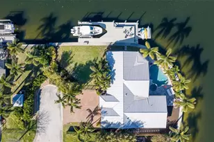 1481 49th Ave NE, Saint Petersburg, FL 33703 - Photo 2