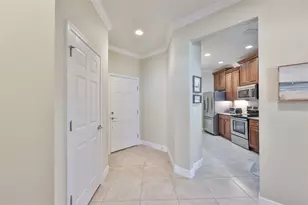 332 Bluewater Falls Ct, Apollo Beach, FL 33572 - Photo 10