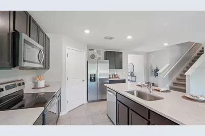 8527 Wheat Stone Drive, Zephyrhills, FL 33540 - Photo 4