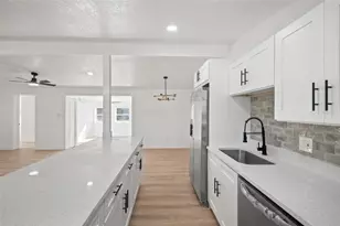 9402 W Cluster Ave, Tampa, FL 33615 - Photo 14