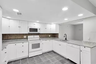 271 Eastpoint Ct, Spring Hill, FL 34606 - Photo 10