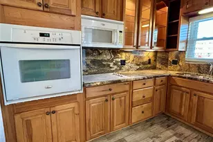 2261 Swedish Dr, Clearwater, FL 33763 - Photo 10