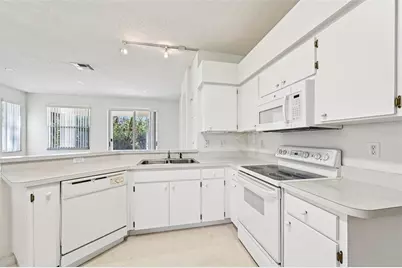 807 Tremont Greens Lane, Sun City Center, FL 33573 - Photo 12