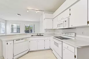 807 Tremont Greens Ln, Sun City Center, FL 33573 - Photo 12