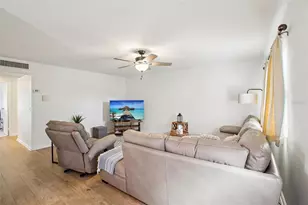 202 Bedford Trail, Sun City Center, FL 33573 - Photo 4