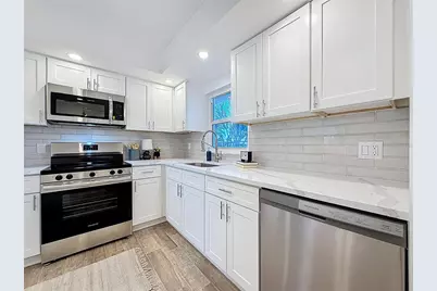 4550 Cove Circle #106, Saint Petersburg, FL 33708 - Photo 4