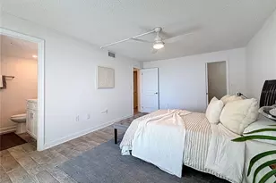 4550 Cove Cir, Saint Petersburg, FL 33708 - Photo 22