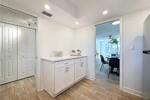 4550 Cove Cir, Saint Petersburg, FL 33708 - Photo 10