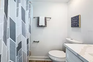 4550 Cove Cir, Saint Petersburg, FL 33708 - Photo 24