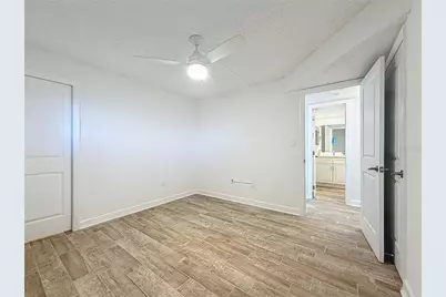 4550 Cove Circle #106, Saint Petersburg, FL 33708 - Photo 16