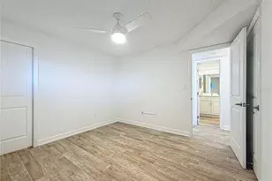 4550 Cove Cir, Saint Petersburg, FL 33708 - Photo 16