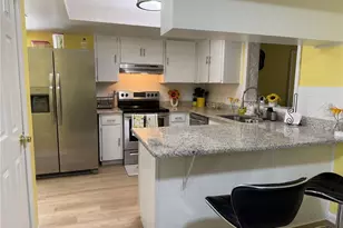 322 Regal Park Dr, Valrico, FL 33594 - Photo 4