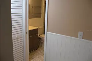 5769 Gardens Dr, Sarasota, FL 34243 - Photo 10