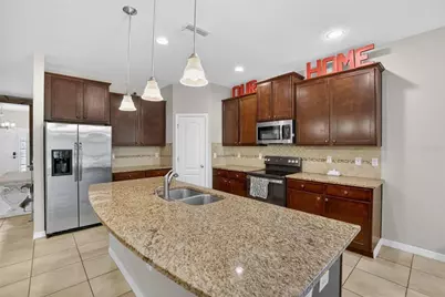 2819 Holly Bluff Court, Plant City, FL 33566 - Photo 12