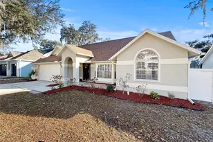 4518 Oak River Cir, Valrico, FL 33596 - Photo 2