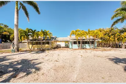 13136 4th Street E, Madeira Beach, FL 33708 - Photo 16