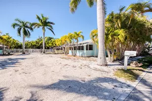 13136 4th St E, Madeira Beach, FL 33708 - Photo 20