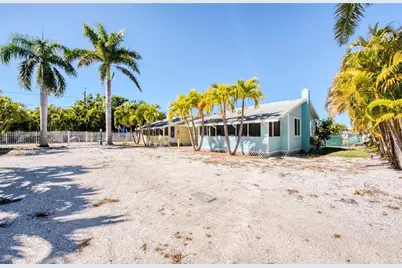 13136 4th Street E, Madeira Beach, FL 33708 - Photo 12