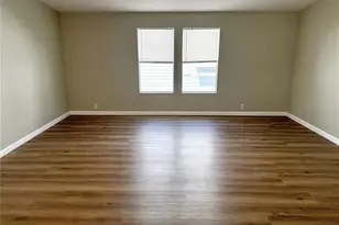 6827 Mt Pleasant Rd NE, Saint Petersburg, FL 33702 - Photo 8