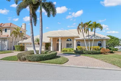 2035 Hawaii Avenue NE, Saint Petersburg, FL 33703 - Photo 6