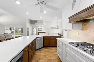 2035 Hawaii Ave NE, Saint Petersburg, FL 33703 - Photo 16