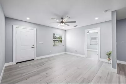817 W Bougainvillea Avenue, Tampa, FL 33612 - Photo 2
