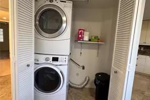 18714 Wimbledon Cir, Lutz, FL 33558 - Photo 10