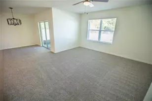 5618 Geiger Estates Dr, Zephyrhills, FL 33541 - Photo 8