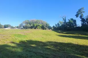 2902 S Kingsway Rd, Seffner, FL 33584 - Photo 1