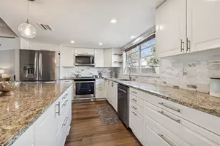 8605 Leighton Dr, Tampa, FL 33614 - Photo 10