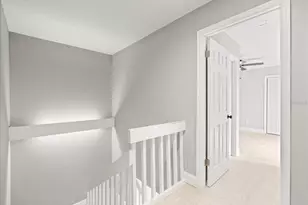 15407 W Pond Woods Dr, Tampa, FL 33618 - Photo 20