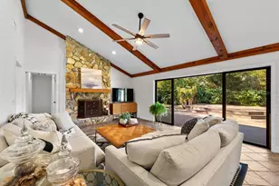 2525 Laurelwood Ln, Valrico, FL 33596 - Photo 6