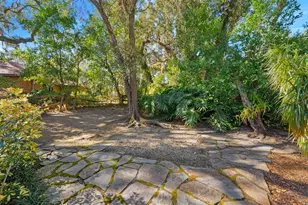 2525 Laurelwood Ln, Valrico, FL 33596 - Photo 28