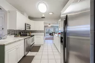 318 Fairside Ct, Sun City Center, FL 33573 - Photo 22