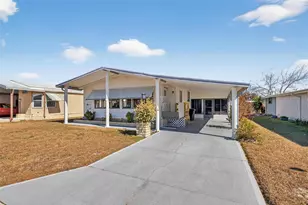 3836 William Hume Dr, Zephyrhills, FL 33541 - Photo 2