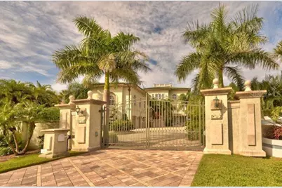 220 Gulf Boulevard #8, Belleair Beach, FL 33786 - Photo 1
