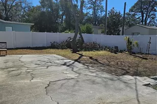 9306 Forest Hills Dr, Tampa, FL 33612 - Photo 16