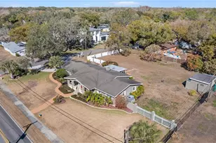 3909 Hudson Ln, Tampa, FL 33618 - Photo 1